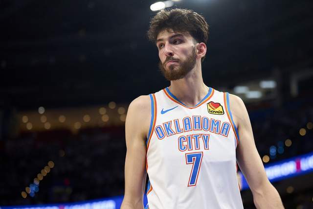 齐麟18分新疆击败江苏 皮特森28分劳森12+12